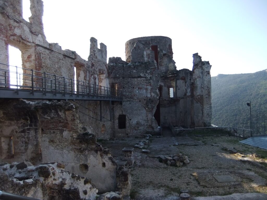 Castel Gavone: Del Carretto Marquisal Residence and Fortress 2 Castel Gavone