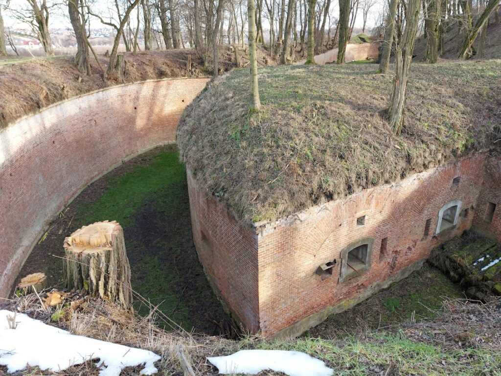 Fort 45 "Zielonki": A Main Artillery Fort of the Kraków Fortress 1 Fort 45 "Zielonki"
