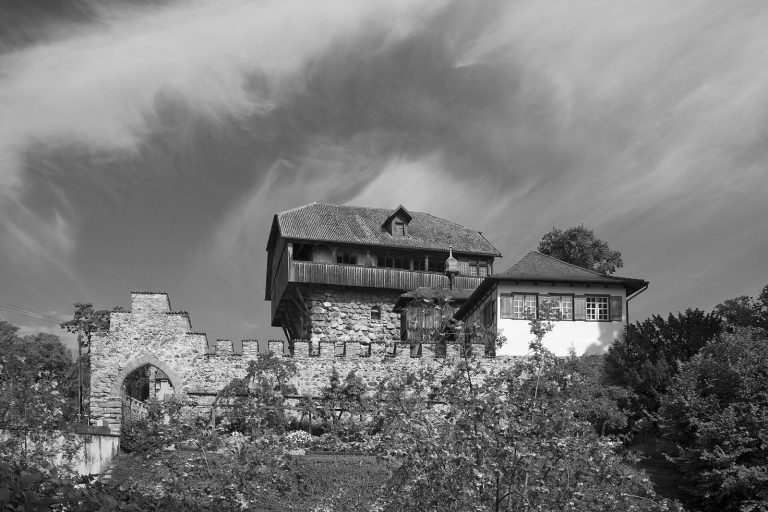 Schloss Mammertshofen: Medieval Castle and Private Estate in Switzerland