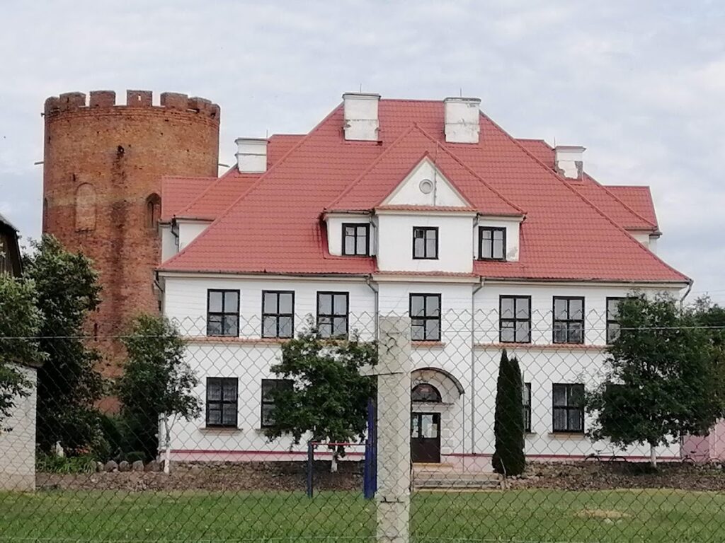 Kamyenyets: An Ancient Rus Fortified Settlement in Belarus 4 Kamyenyets