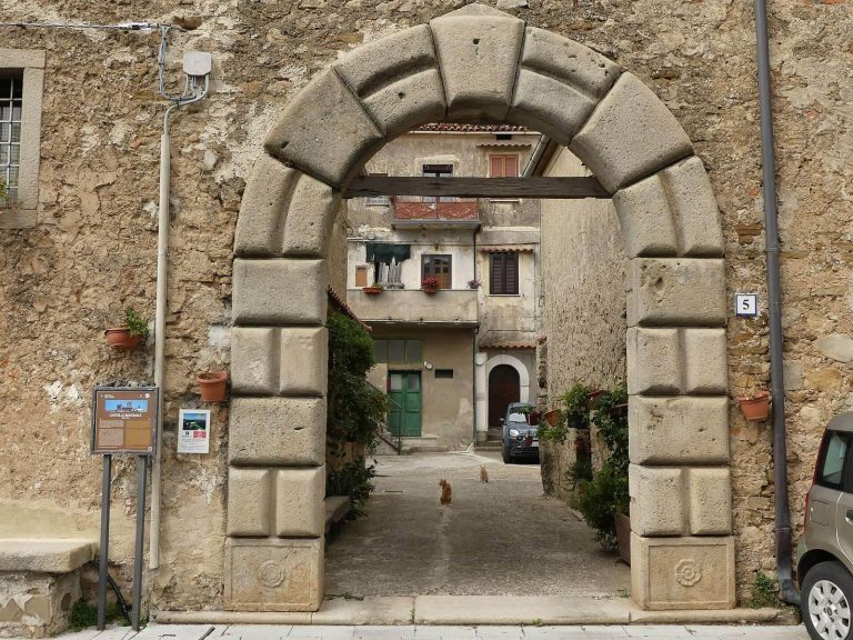 Castello di Novi Velia: A Medieval Fortress and Baronial Residence in Italy