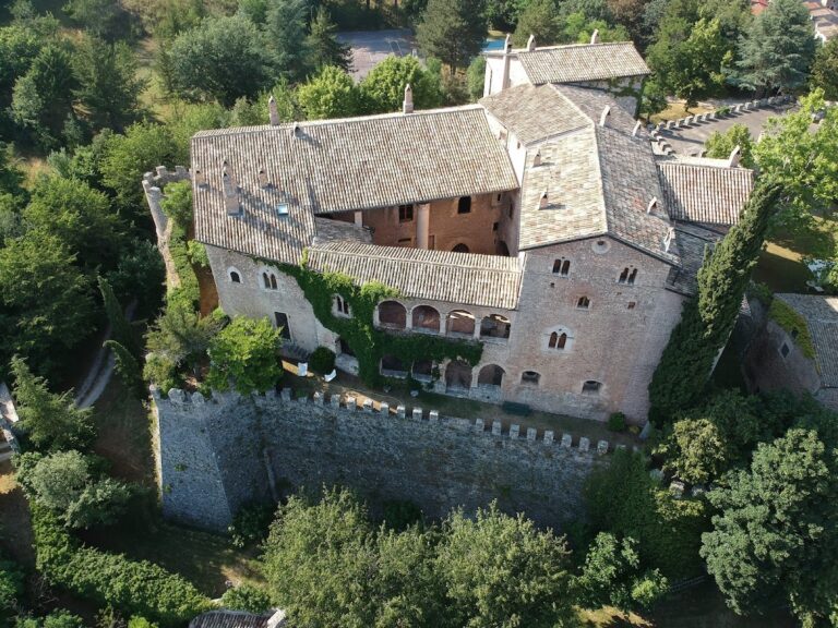 Castello di Gagliano Aterno: A Medieval Hilltop Fortification and Residence