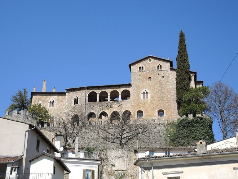 Castello di Gagliano Aterno: A Medieval Hilltop Fortification and Residence