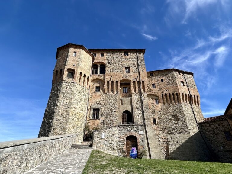 Rocca Fregoso: A Medieval and Renaissance Castle in Italy