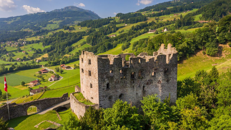 Gräpplang: A Bronze Age Settlement and Medieval Castle in Switzerland
