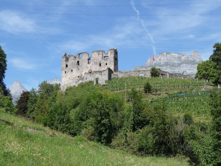 Gräpplang: A Bronze Age Settlement and Medieval Castle in Switzerland