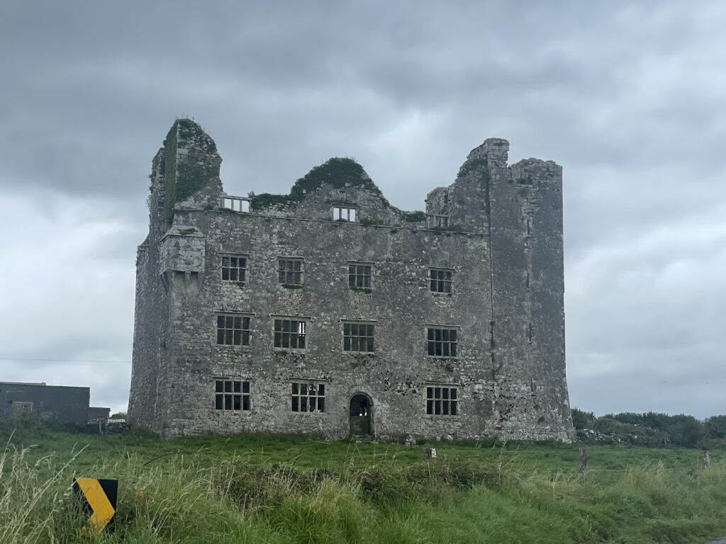 Leamaneh Castle: A Gaelic Irish Tower House and Mansion Complex 1 Leamaneh Castle