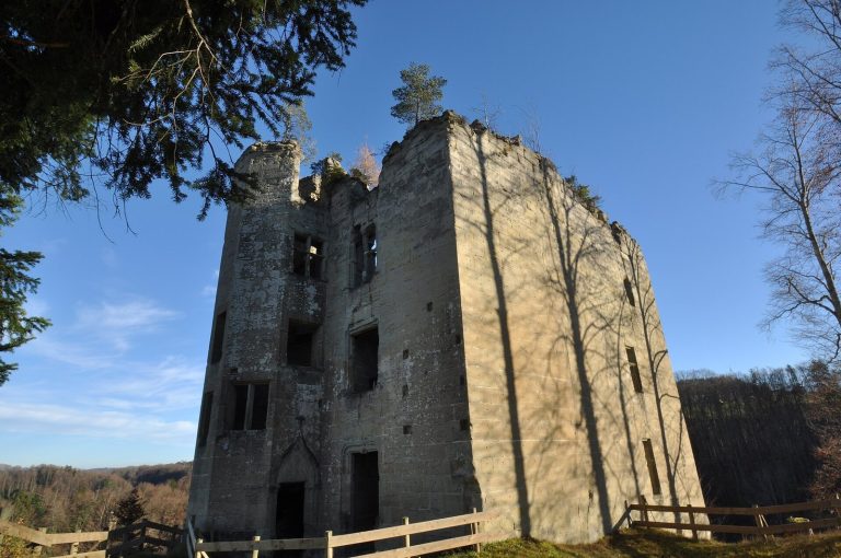 Illens Castle: Ruins of a Medieval Seigneurial Residence