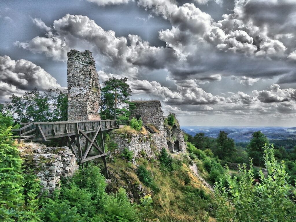 Zubštejn Castle Ruins: A Medieval Stronghold in Czechia 1 Zubštejn Castle Ruins
