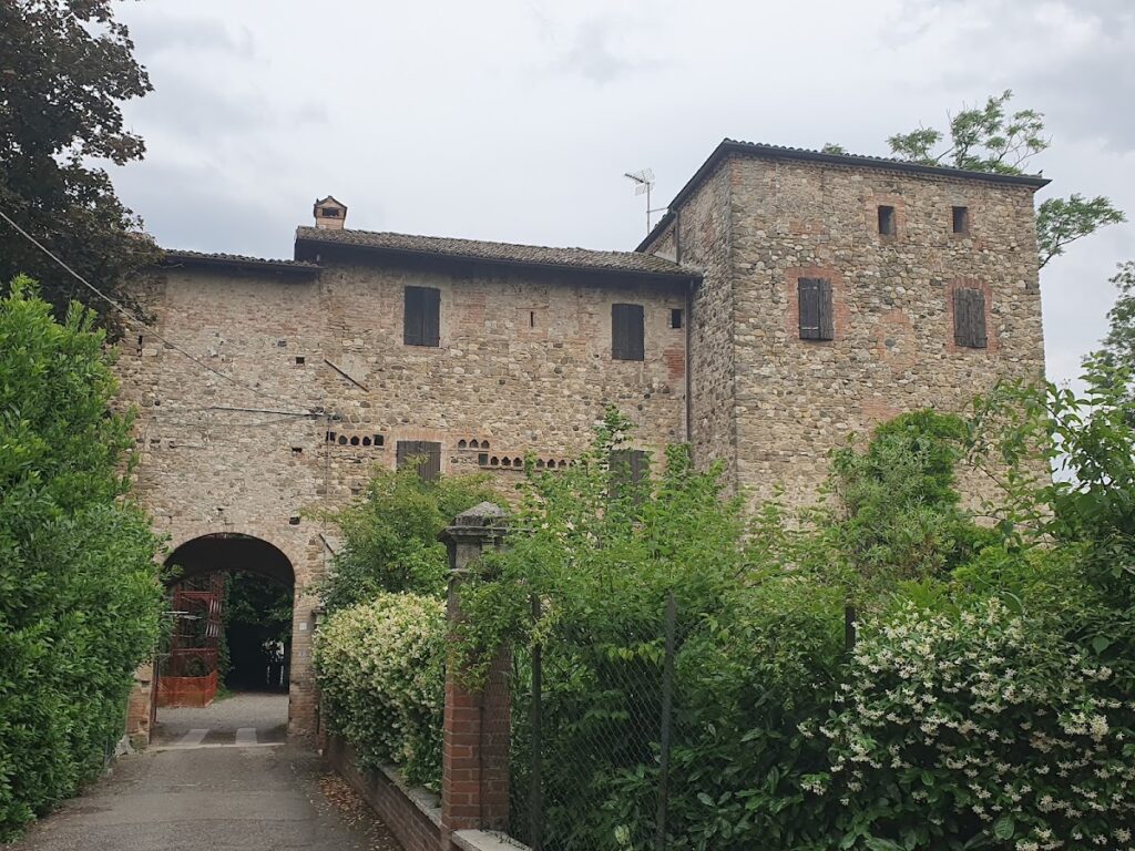Castello di Podenzano: A Medieval Defensive Castle in Italy 2 Castello di Podenzano