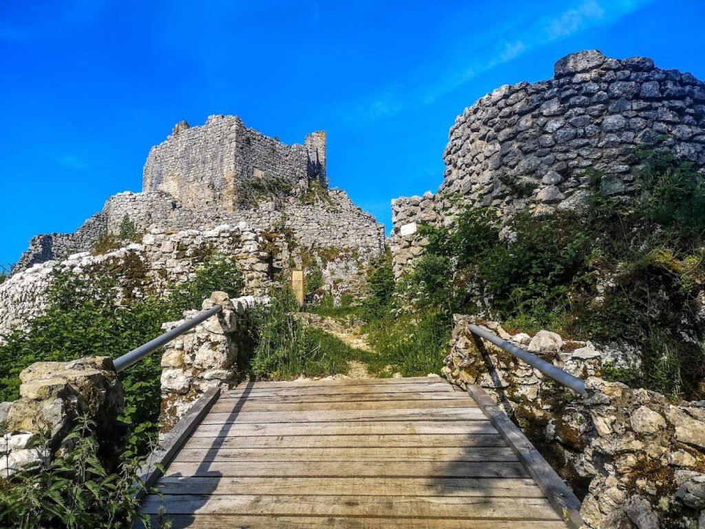 Alt-Bechburg Ruin: A Medieval Hill Castle in Switzerland 2 Alt-Bechburg ruin