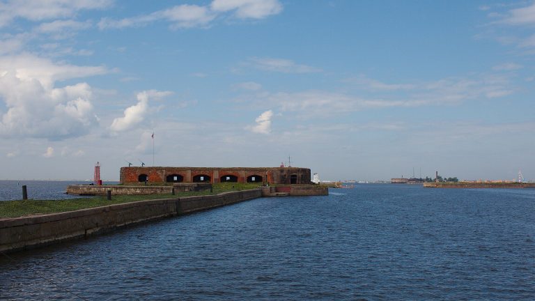 Menshikov Battery: A Coastal Fortification in Kronstadt