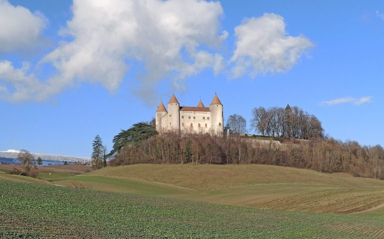 Champvent Castle: A Medieval Fortified Residence in Switzerland