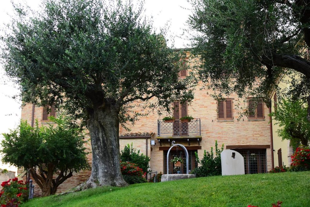 Gradara Castle: A Medieval Fortress and Walled Settlement in Italy 1 Gradara Castle