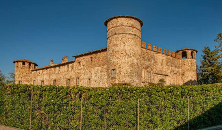 Castello di Statto: A Medieval Fortress in Travo, Italy