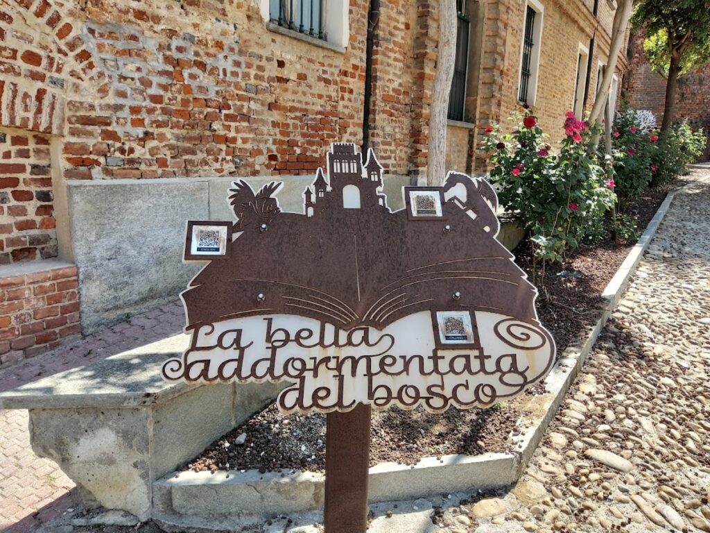 Castello di Sommariva del Bosco: A Historic Fortress and Aristocratic Residence in Italy 2 Castello di Sommariva del Bosco