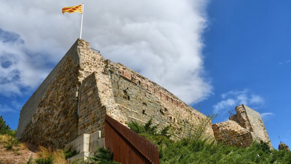 Calaf Castle (Castell de Calaf): A Medieval Fortress in Spain 1 Castell de Calaf