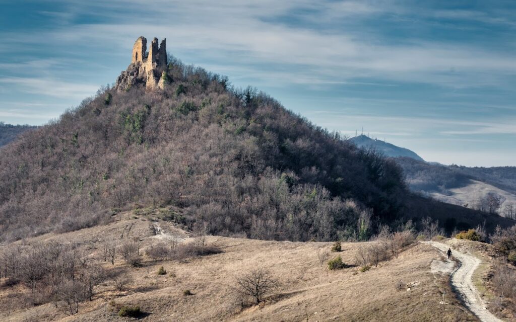 Castle of Roccalanzona: A Medieval Hilltop Fortress in Italy 2 Castle of Roccalanzona