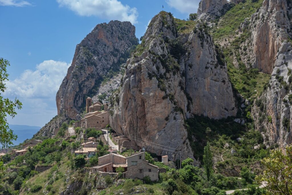 Castell d'Abella de la Conca: A Romanesque Medieval Castle in Spain 2 Castell d'Abella de la Conca