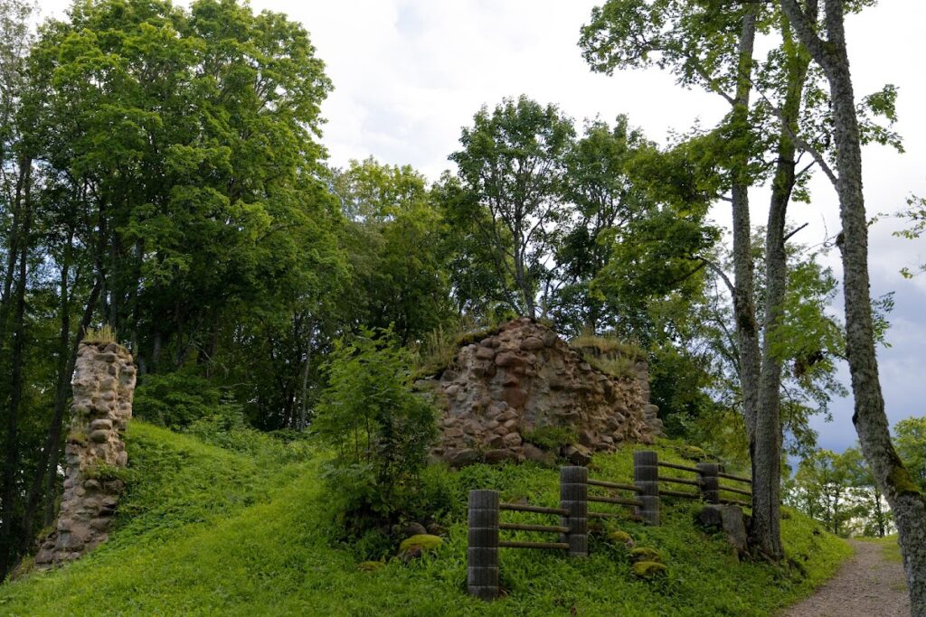 Trikāta Castle Ruins: A Medieval Fortress in Latvia 1 Trikāta Castle ruins