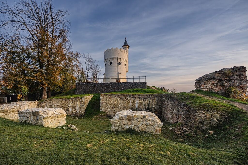 Čeklís Castle: A Medieval Guard Fortification in Slovakia 2 Čeklís Castle