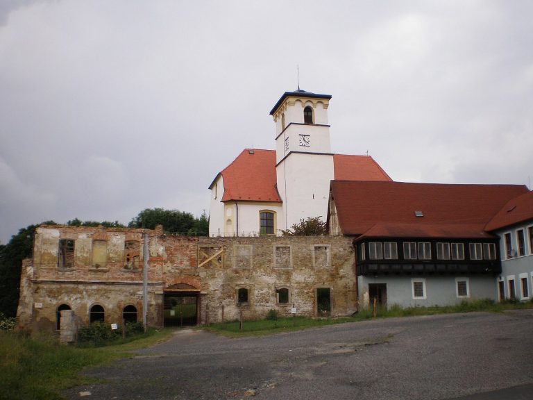 Hazlov Castle: A Romanesque and Gothic Stronghold in Czechia