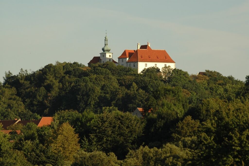 Vysoký Chlumec Castle
