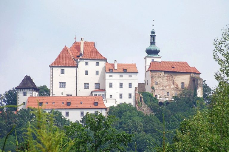 Vysoký Chlumec Castle: A Medieval Noble Seat in Czechia
