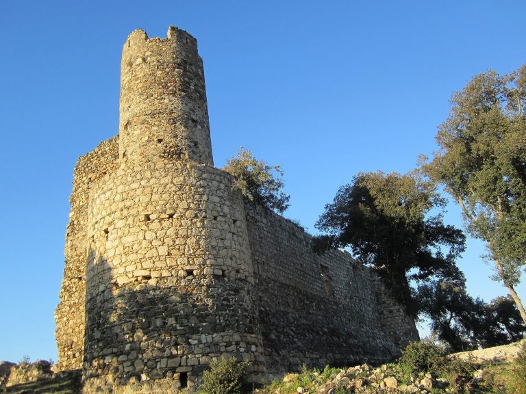 Castell de Sant Iscle: A Medieval Castle in Vidreres, Spain