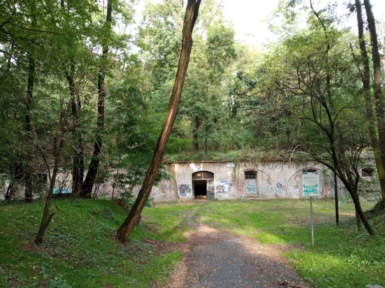Fort 48 ‘Batowice’: Late 19th-century artillery fort in Kraków