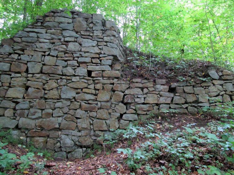 Červená Hora Castle: A Bohemian Territorial Stronghold in Czechia