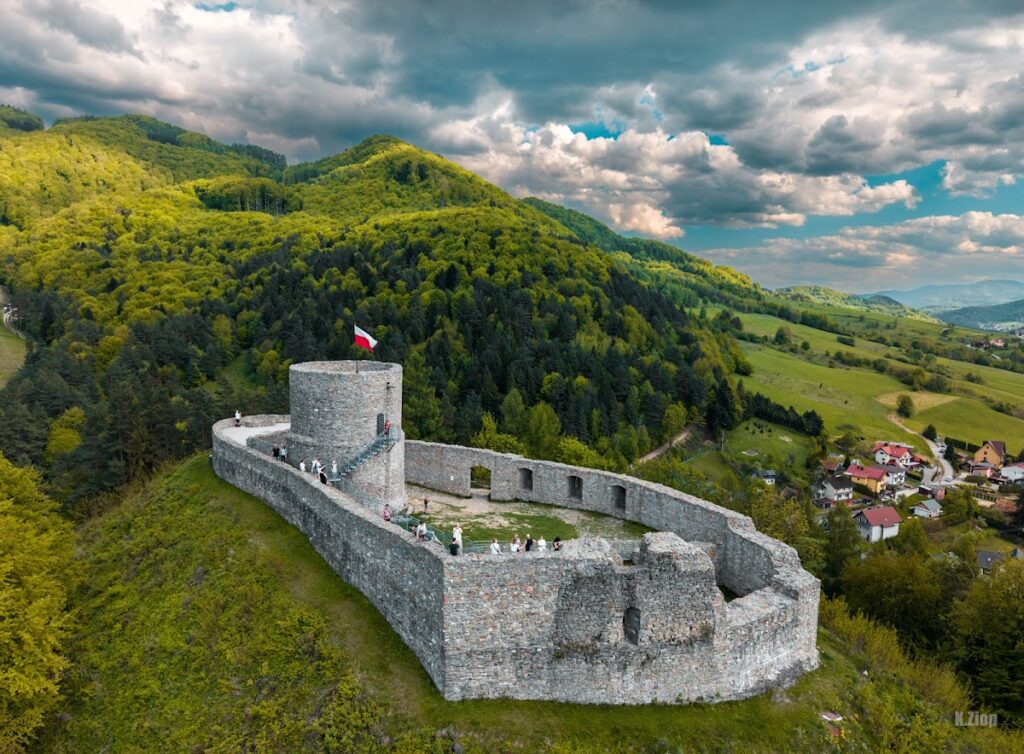 Rytro Castle: A Medieval Royal Stronghold in Poland 1 Rytro Castle