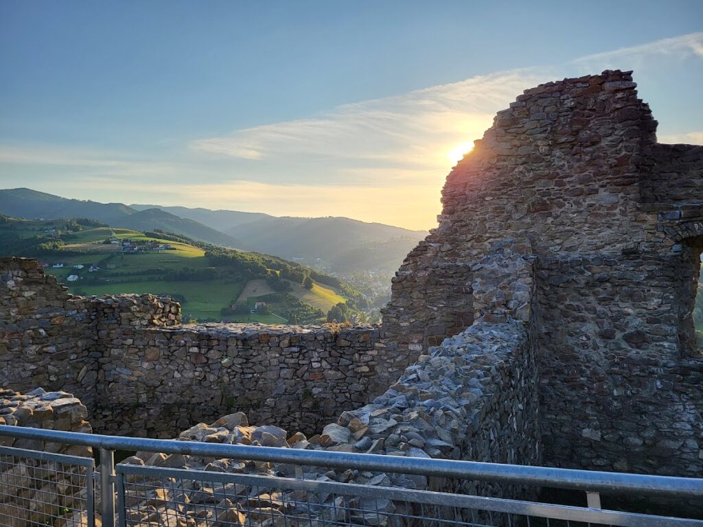 Rytro Castle: A Medieval Royal Stronghold in Poland 5 Rytro Castle