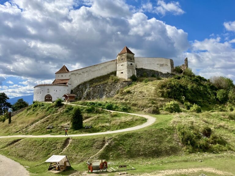 Râșnov Citadel: A Medieval Refuge Fortress in Romania