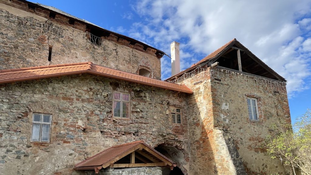 Opálka Fort: A Medieval Fortified Residence in Czechia 2 Opálka Fort
