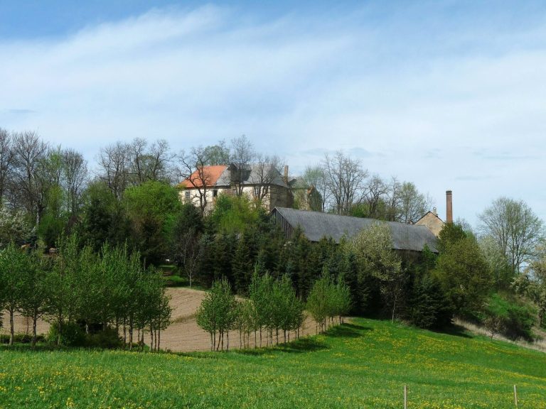 Opálka Fort: A Medieval Fortified Residence in Czechia
