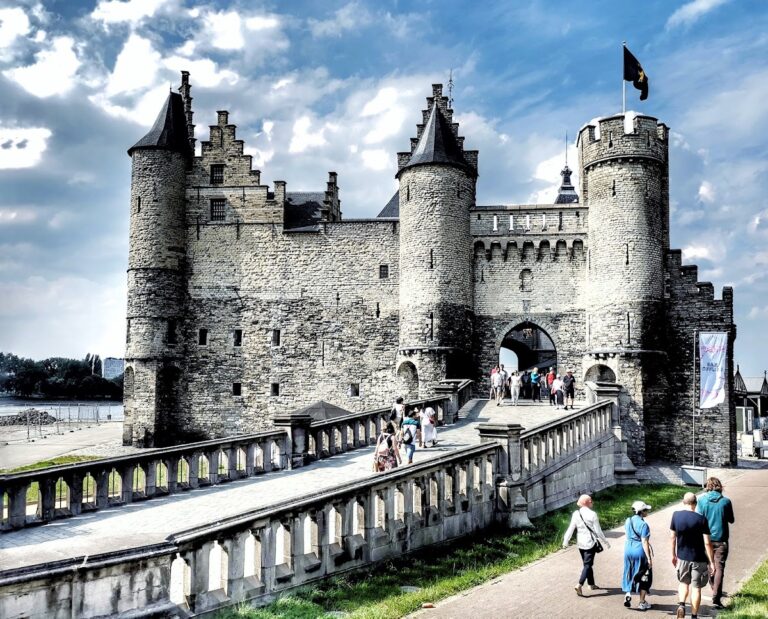 Het Steen: Antwerp’s Medieval Gatehouse Castle