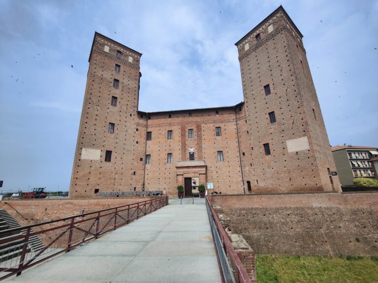 Castle of the Princes of Acaja: Medieval Fortress and Civic Landmark in Fossano