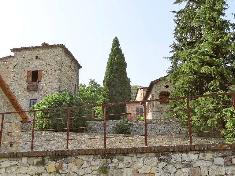 Rocca di Valle di Castrignano: A Medieval Fortified Court in Italy