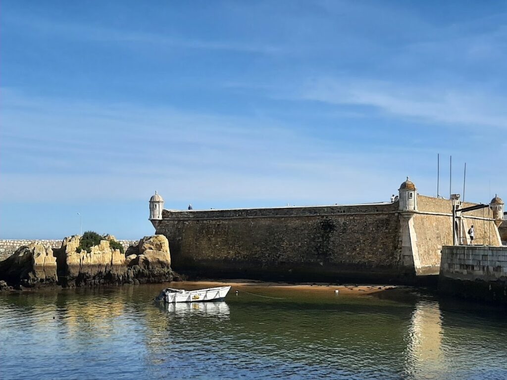 Forte da Ponta da Bandeira: A Seventeenth-Century Maritime Fortification in Lagos 2 Forte da Ponta da Bandeira