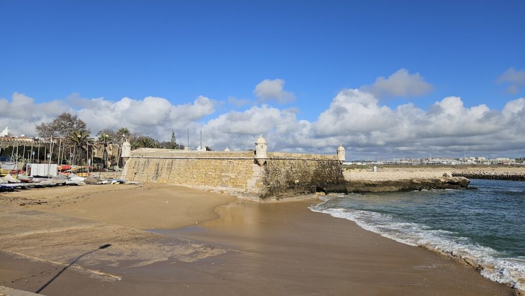 Forte da Ponta da Bandeira: A Seventeenth-Century Maritime Fortification in Lagos 3 Forte da Ponta da Bandeira