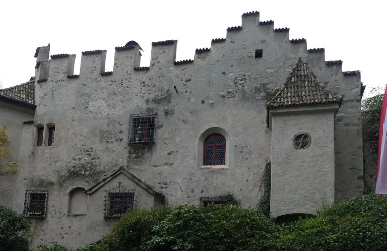 Rubein Castle: A Medieval Castle Complex in Italy