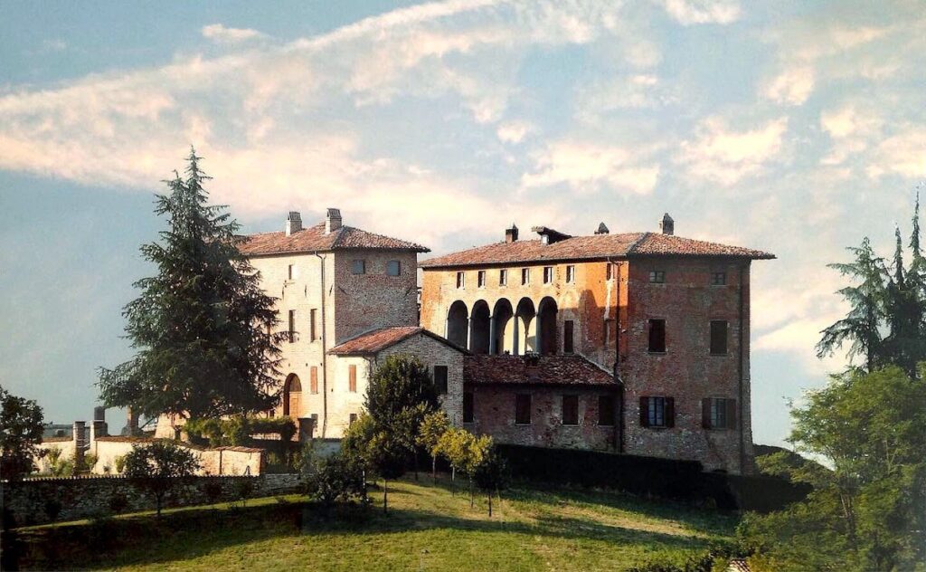 Seminò Castle: A Medieval Hilltop Fortress in Italy 1 Castello di Seminò