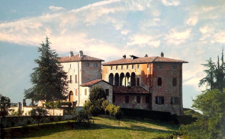 Seminò Castle: A Medieval Hilltop Fortress in Italy