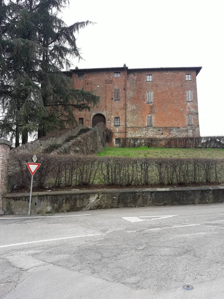 Seminò Castle: A Medieval Hilltop Fortress in Italy