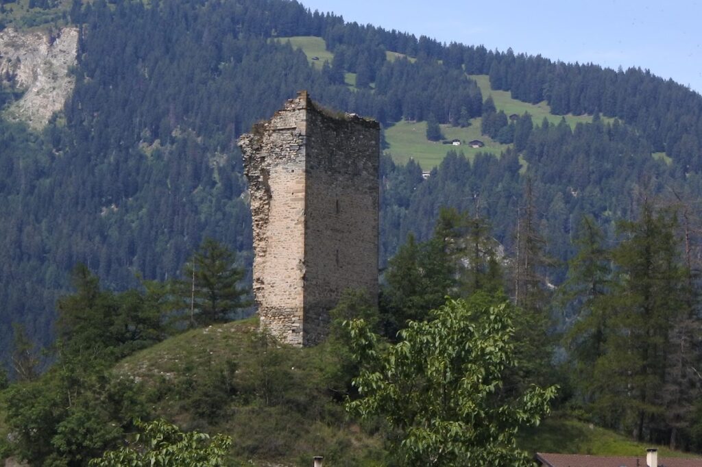 Alt-Süns Castle: A Medieval Hill Castle in Switzerland 1 Alt-Süns Castle