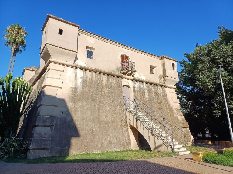 Fortino di Albenga: A Genoese Coastal Defensive Fort in Italy