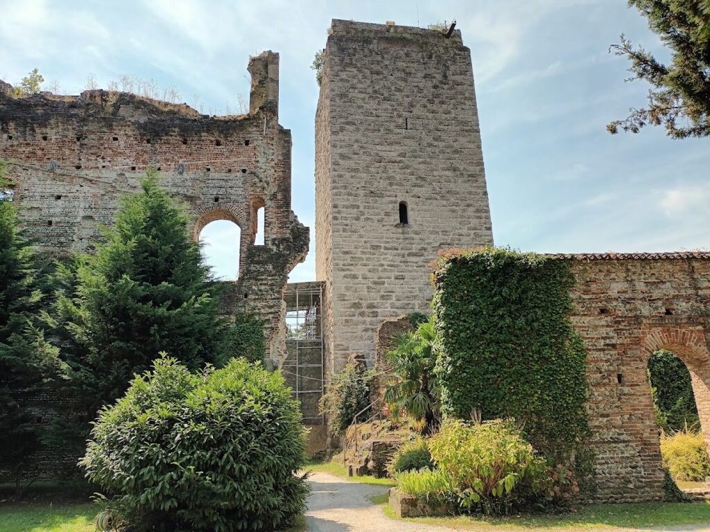 Castle of Trezzo sull'Adda: A Medieval Fortress and Visconti Stronghold 4 Castle of Trezzo sull'Adda