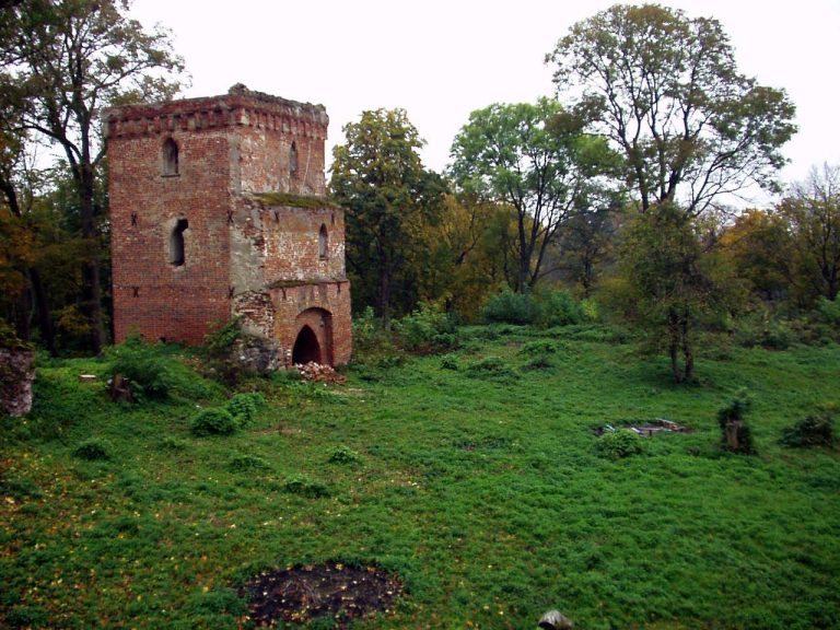 Gross Wohnsdorf Castle: A Teutonic Order Stronghold in Russia