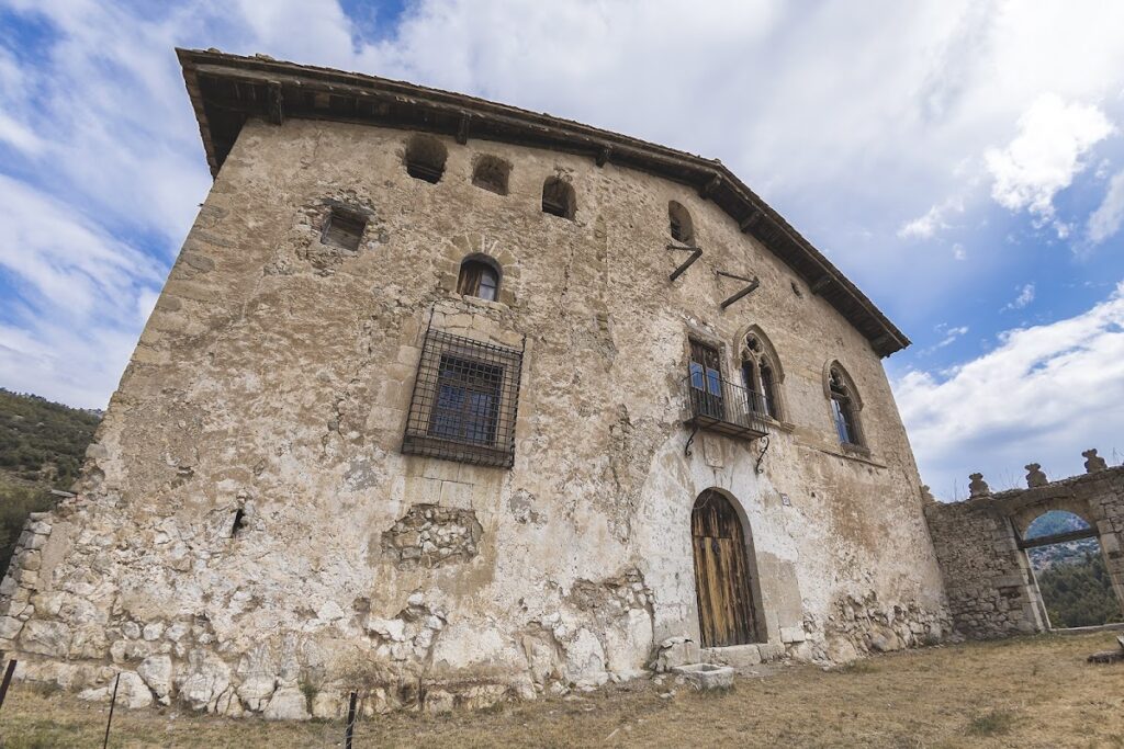 Castillo de Herbés: A Fortified Manor House and Palace in Spain 1 Castillo de Herbés